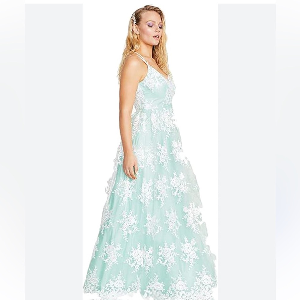 Say Yes to the Prom womens Classic,NWT,size7/8